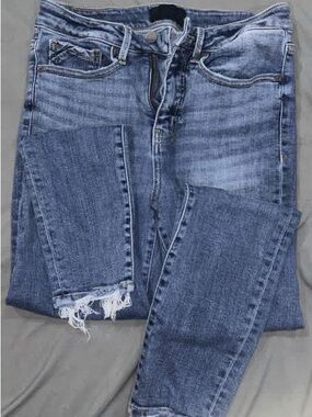 Buckle Medium Blue Distressed Ankle Jeans